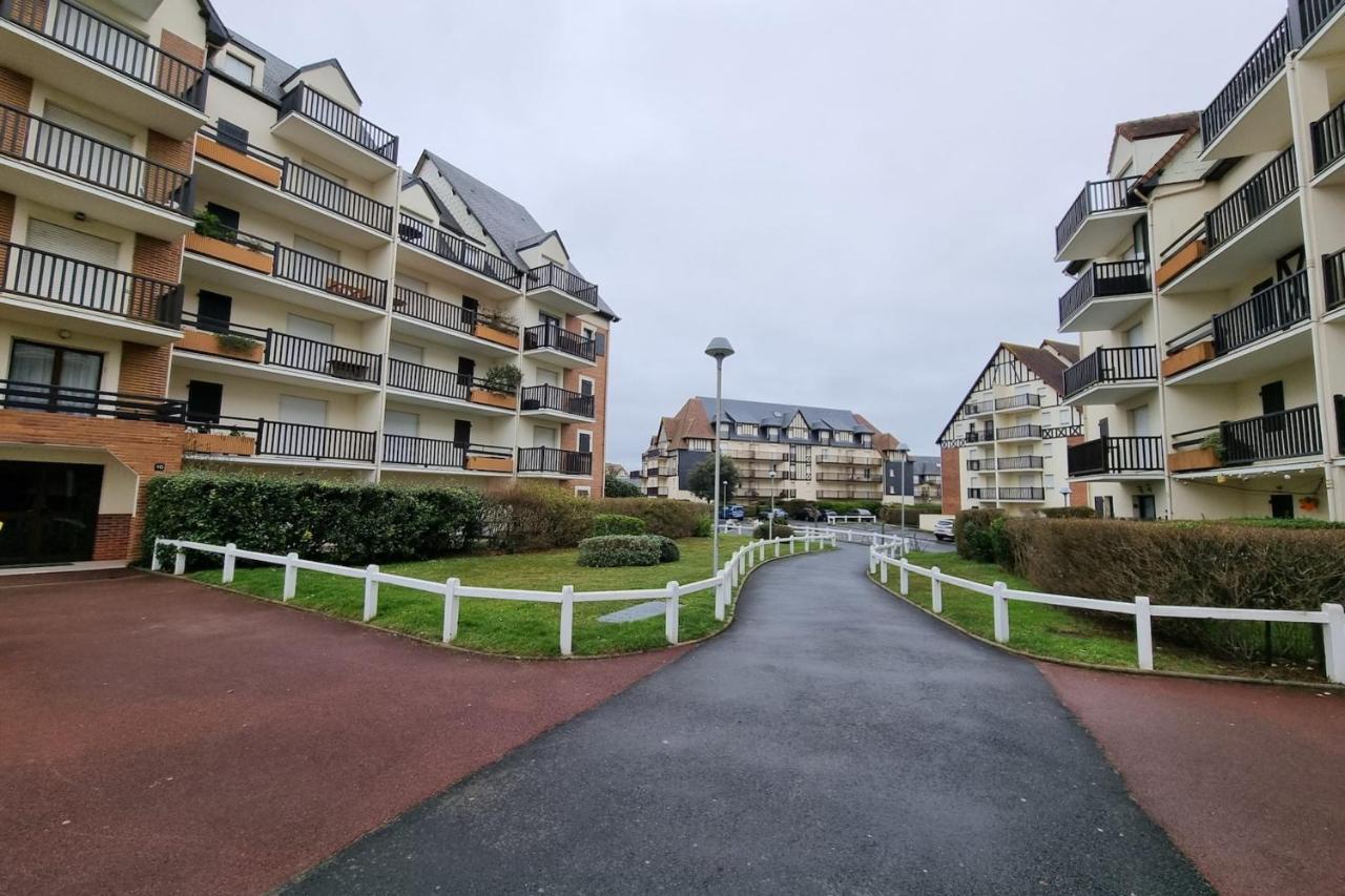 Apartment Well Equipped Near Beach Cabourg Exterior foto